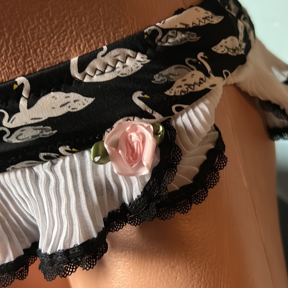 Betsey Johnson black white pink swan lake bikini swimsuit ruffle bow doll M - Picture 11 of 11